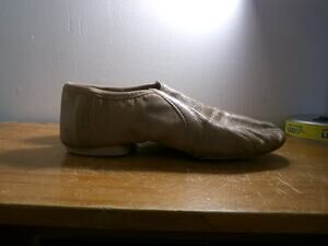 Dance Jazz Shoes DanzNMotion Adult 7M Tan Slip On Leather Split Sole
